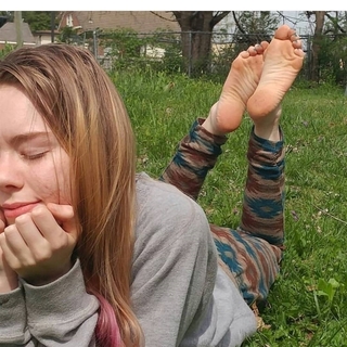 Sativa Skies feet photo thumbnail