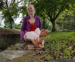 Sativa Skies feet photo thumbnail