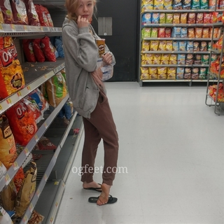 Sativa Skies feet photo thumbnail