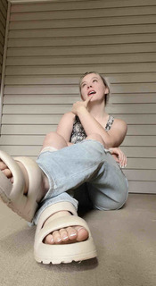 Sativa Skies feet photo thumbnail