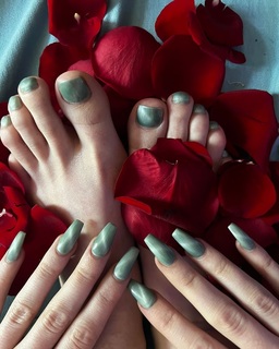 Sativa Skies feet photo thumbnail