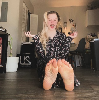 Sativa Skies feet photo thumbnail