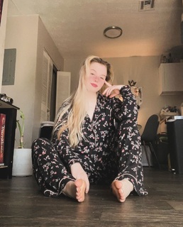 Sativa Skies feet photo thumbnail