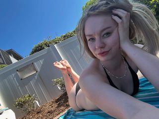 Sativa Skies feet photo thumbnail