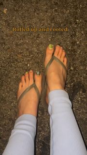 Sativa Skies feet photo thumbnail