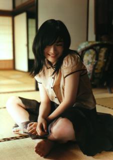 Satomi Ishihara feet photo thumbnail