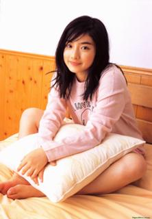 Satomi Ishihara feet photo thumbnail
