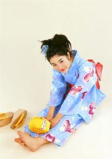 Satomi Ishihara feet photo thumbnail