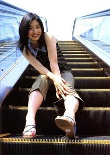 Satomi Ishihara feet photo thumbnail