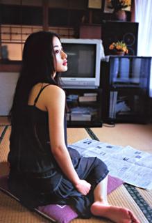 Satomi Ishihara feet photo thumbnail