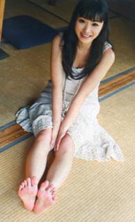 Satomi Ishihara feet photo thumbnail