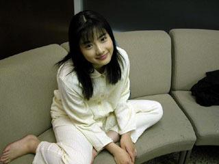 Satomi Ishihara feet photo thumbnail