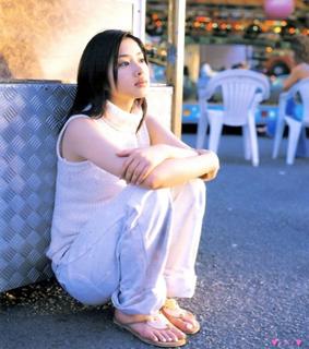 Satomi Ishihara feet photo thumbnail