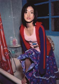 Satomi Ishihara feet photo thumbnail