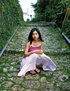 Satomi Ishihara feet photo thumbnail