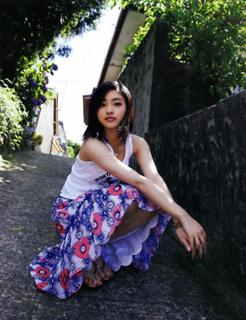Satomi Ishihara feet photo thumbnail