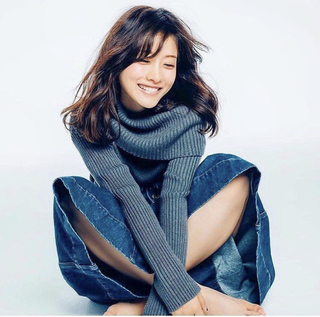 Satomi Ishihara feet photo thumbnail