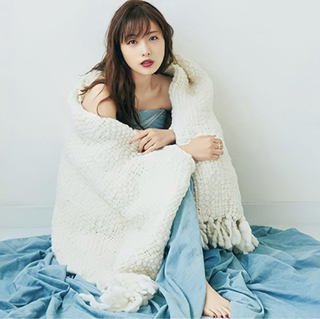 Satomi Ishihara feet photo thumbnail