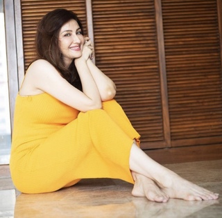 Saumya Tandon feet photo thumbnail