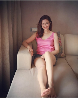 Saumya Tandon feet photo thumbnail