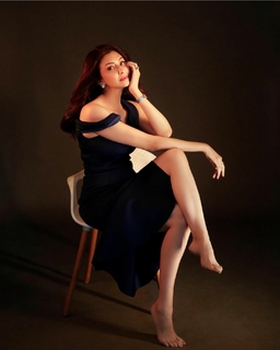 Saumya Tandon feet photo thumbnail