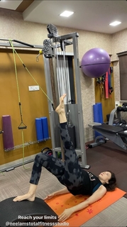 Saumya Tandon feet photo thumbnail