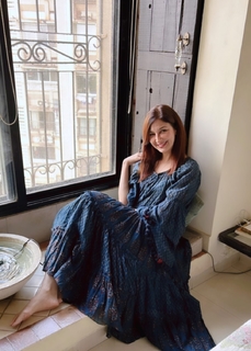 Saumya Tandon feet photo thumbnail