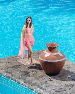 Saumya Tandon feet photo thumbnail