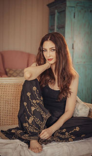 Saumya Tandon feet photo thumbnail