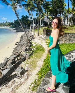 Saumya Tandon feet photo thumbnail