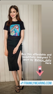 Saumya Tandon feet photo thumbnail