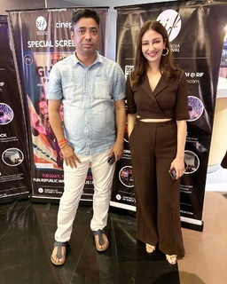 Saumya Tandon feet photo thumbnail