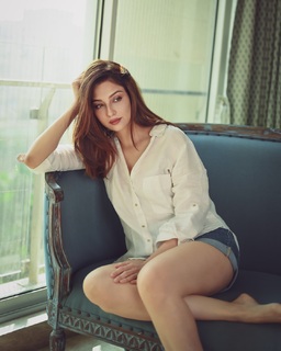 Saumya Tandon feet photo thumbnail