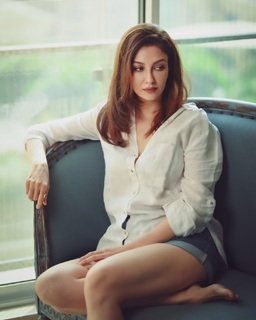 Saumya Tandon feet photo thumbnail