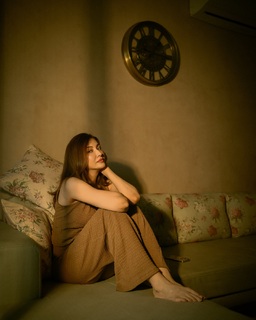 Saumya Tandon feet photo thumbnail