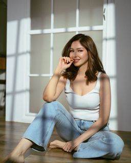 Saumya Tandon feet photo thumbnail