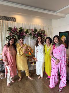 Saumya Tandon feet photo thumbnail