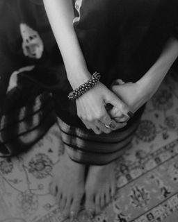 Saumya Tandon feet photo thumbnail