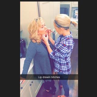 Savannah Chrisley feet photo thumbnail