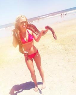Savannah Chrisley feet photo thumbnail