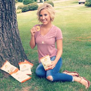 Savannah Chrisley feet photo thumbnail