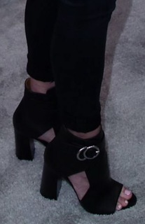 Savannah Chrisley feet photo thumbnail