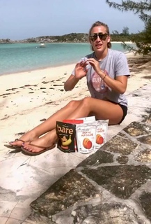 Savannah Chrisley feet photo thumbnail