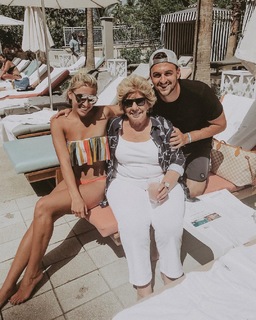Savannah Chrisley feet photo thumbnail