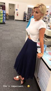 Savannah Chrisley feet photo thumbnail