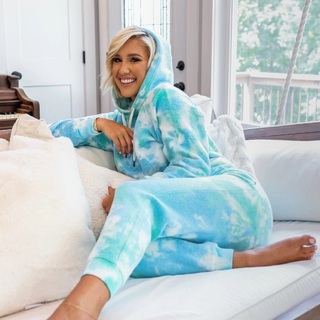 Savannah Chrisley feet photo thumbnail