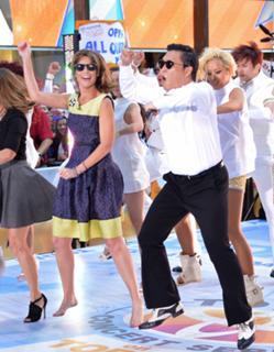 Savannah Guthrie feet photo thumbnail
