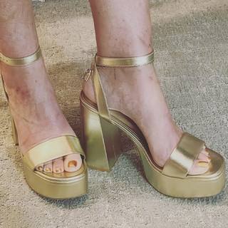 Savannah Guthrie feet photo thumbnail