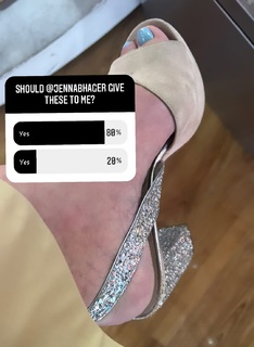 Savannah Guthrie feet photo thumbnail