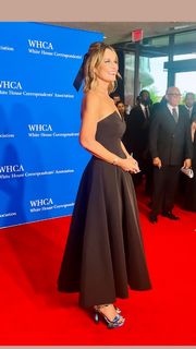 Savannah Guthrie feet photo thumbnail